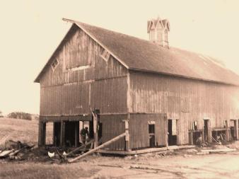 Barn of indistinct color